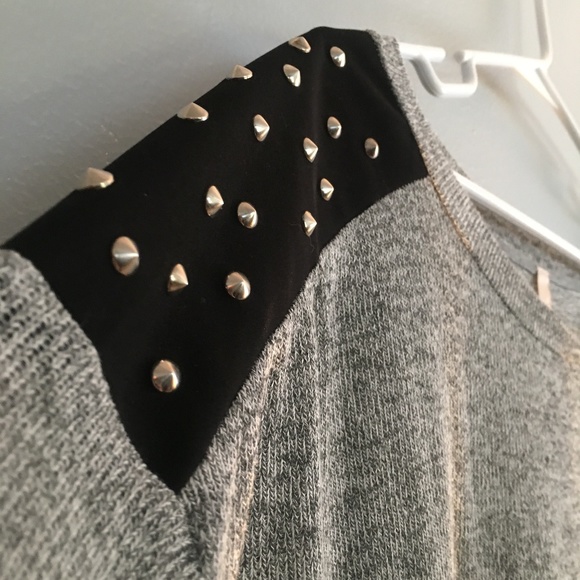 Gray light sweater with studded shoulders - Picture 3 of 5